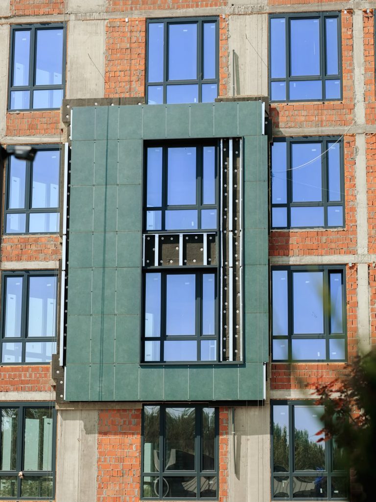 Роботи на будівельному майданчику ЖК RIVERVILLE продовжуються на всіх секціях. Далі у дописі детальний звіт! 12
