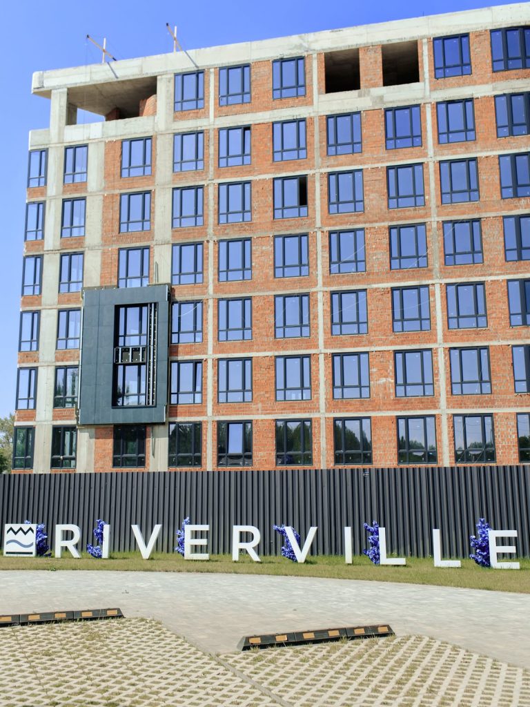 Роботи на будівельному майданчику ЖК RIVERVILLE продовжуються на всіх секціях. Далі у дописі детальний звіт! 9